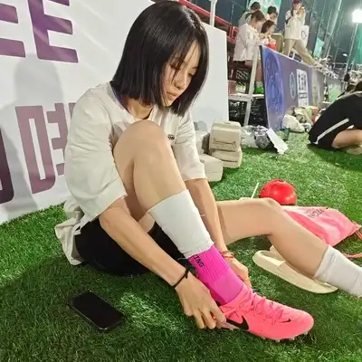 王彤